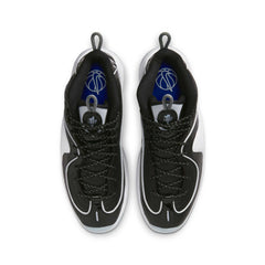 Un paio di Nike Air Penny II Black Patent Footwear Un paio di Nike Air Penny II Black Patent Footwear