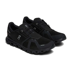 Un paio di On Cloud 6 Footwear Un paio di On Cloud 6 Footwear