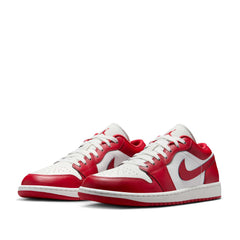 Un paio di Nike Jordan Air Jordan 1 Low Footwear Un paio di Nike Jordan Air Jordan 1 Low Footwear