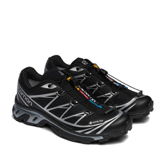 Un paio di Salomon Xt-6 Gtx Footwear Un paio di Salomon Xt-6 Gtx Footwear