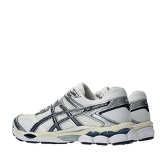 Un paio di Asics Gel-Cumulus 16 Footwear Un paio di Asics Gel-Cumulus 16 Footwear