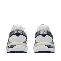 Un paio di Asics Gel-Cumulus 16 Footwear Un paio di Asics Gel-Cumulus 16 Footwear