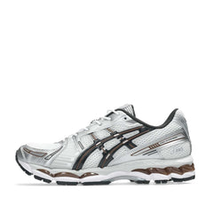 Un paio di Asics Gel-Kayano 12.1 Footwear Un paio di Asics Gel-Kayano 12.1 Footwear