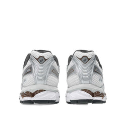 Un paio di Asics Gel-Kayano 12.1 Footwear Un paio di Asics Gel-Kayano 12.1 Footwear