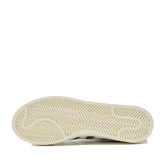 Un paio di Adidas Originals Jabbar Lo Footwear Un paio di Adidas Originals Jabbar Lo Footwear