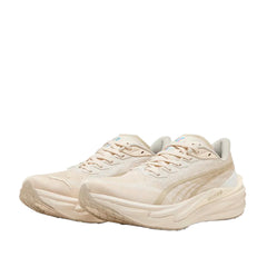 Un paio di Puma Deviate Nitro 4 Footwear Un paio di Puma Deviate Nitro 4 Footwear
