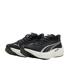 Un paio di Puma Deviate Nitro 4 Footwear Un paio di Puma Deviate Nitro 4 Footwear
