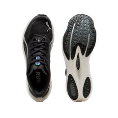 Un paio di Puma Deviate Nitro 4 Footwear Un paio di Puma Deviate Nitro 4 Footwear