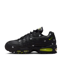 Un paio di Nike Air Max 95 Og Qs Footwear Un paio di Nike Air Max 95 Og Qs Footwear