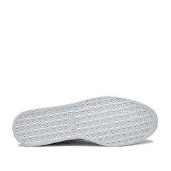 Un paio di Puma Suede Classic Footwear Un paio di Puma Suede Classic Footwear