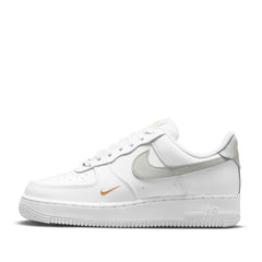 Un paio di Nike Air Force 1 '07 Essential Footwear Un paio di Nike Air Force 1 '07 Essential Footwear