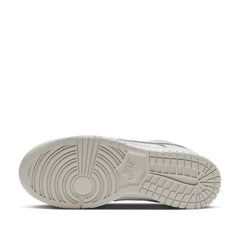 Un paio di Nike W Dunk Low Retro Footwear Un paio di Nike W Dunk Low Retro Footwear