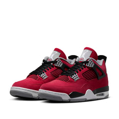 Un paio di Nike Jordan Air Jordan 4 Retro Toro Footwear Un paio di Nike Jordan Air Jordan 4 Retro Toro Footwear