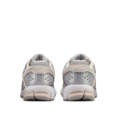 Un paio di Nike Zoom Vomero 5 Footwear Un paio di Nike Zoom Vomero 5 Footwear