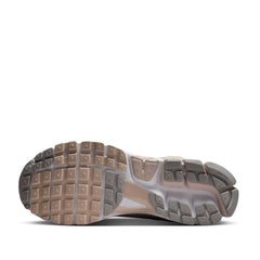 Un paio di Nike Zoom Vomero 5 Footwear Un paio di Nike Zoom Vomero 5 Footwear