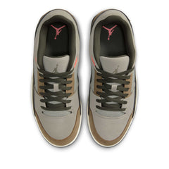 Un paio di Nike Jordan Jordan Flight Court Footwear Un paio di Nike Jordan Jordan Flight Court Footwear