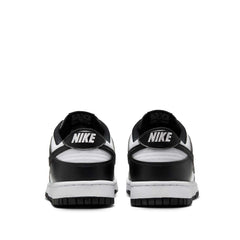 Un paio di Nike Dunk Low Retro Panda Footwear Un paio di Nike Dunk Low Retro Panda Footwear