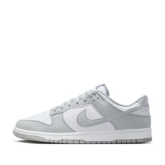 Un paio di Nike Dunk Low Retro Footwear Un paio di Nike Dunk Low Retro Footwear
