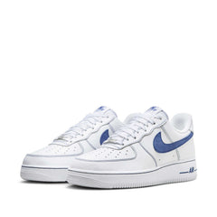 Un paio di Nike Air Force 1 '07 Lv8 Footwear Un paio di Nike Air Force 1 '07 Lv8 Footwear