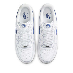 Un paio di Nike Air Force 1 '07 Lv8 Footwear Un paio di Nike Air Force 1 '07 Lv8 Footwear