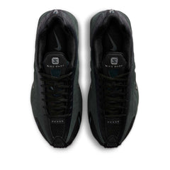 Un paio di Nike W Shox R4 Footwear Un paio di Nike W Shox R4 Footwear