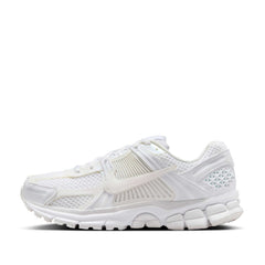 Un paio di Nike W Zoom Vomero 5 Se Footwear Un paio di Nike W Zoom Vomero 5 Se Footwear