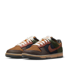 Un paio di Nike Dunk Low Retro Premium Footwear Un paio di Nike Dunk Low Retro Premium Footwear