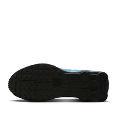 Un paio di Nike Shox R4 Footwear Un paio di Nike Shox R4 Footwear