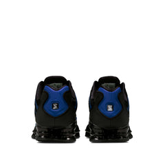 Un paio di Nike Shox Tl Footwear Un paio di Nike Shox Tl Footwear