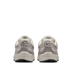 Un paio di Nike W P-6000 Se Footwear Un paio di Nike W P-6000 Se Footwear