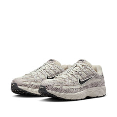 Un paio di Nike W P-6000 Se Footwear Un paio di Nike W P-6000 Se Footwear