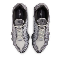 Un paio di Nike Shox Tl Print Footwear Un paio di Nike Shox Tl Print Footwear