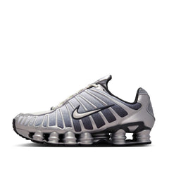 Un paio di Nike Shox Tl Print Footwear Un paio di Nike Shox Tl Print Footwear