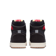 Un paio di Nike Jordan Air Jordan 1 Retro Hight Og Flight Club Footwear Un paio di Nike Jordan Air Jordan 1 Retro Hight Og Flight Club Footwear