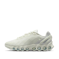 Un paio di Nike W Air Max Dn8 Footwear Un paio di Nike W Air Max Dn8 Footwear