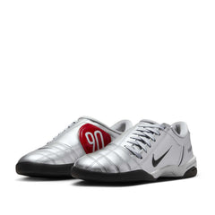 Un paio di Nike W T90 Footwear Un paio di Nike W T90 Footwear