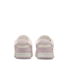 Un paio di Nike W Dunk Low Se Footwear Un paio di Nike W Dunk Low Se Footwear