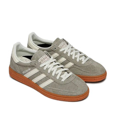 Un paio di Adidas Originals Handball Spezial Footwear Un paio di Adidas Originals Handball Spezial Footwear