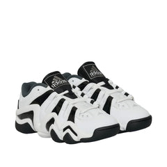 Un paio di Adidas Originals Crazy 8 Low Footwear Un paio di Adidas Originals Crazy 8 Low Footwear