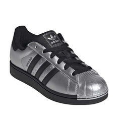 Un paio di Adidas Originals Superstar Ii W Footwear Un paio di Adidas Originals Superstar Ii W Footwear