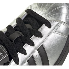 Un paio di Adidas Originals Superstar Ii W Footwear Un paio di Adidas Originals Superstar Ii W Footwear