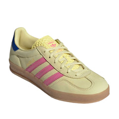 Un paio di Adidas Originals Gazelle Indoor W Footwear Un paio di Adidas Originals Gazelle Indoor W Footwear