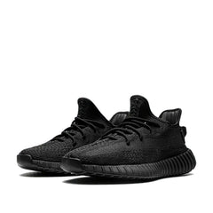 Un paio di Adidas Yeezy Yeezy Boost 350 V2 Sn99 Footwear Un paio di Adidas Yeezy Yeezy Boost 350 V2 Sn99 Footwear