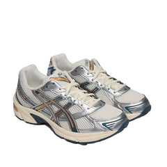 Un paio di Asics Gel-1130 Footwear Un paio di Asics Gel-1130 Footwear