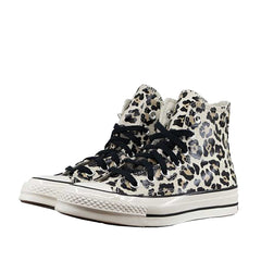Un paio di Converse Chuck 70 Hi Archive Glow In The Dark Footwear Un paio di Converse Chuck 70 Hi Archive Glow In The Dark Footwear