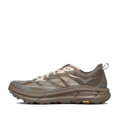 Un paio di Hoka Mafate Speed 4 Lite Footwear Un paio di Hoka Mafate Speed 4 Lite Footwear