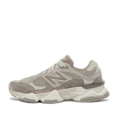 Un paio di New Balance W 9060erc Footwear Un paio di New Balance W 9060erc Footwear