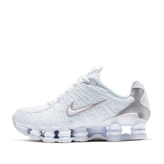 Un paio di Nike W Shox Tl Footwear Un paio di Nike W Shox Tl Footwear