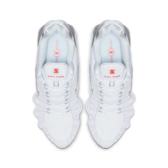 Un paio di Nike W Shox Tl Footwear Un paio di Nike W Shox Tl Footwear