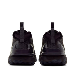 Un paio di Nike React Vision Footwear Un paio di Nike React Vision Footwear
